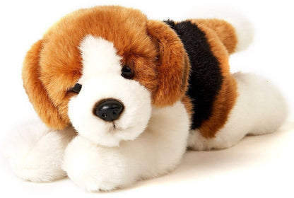 Cachorro beagle de peluche, acostado