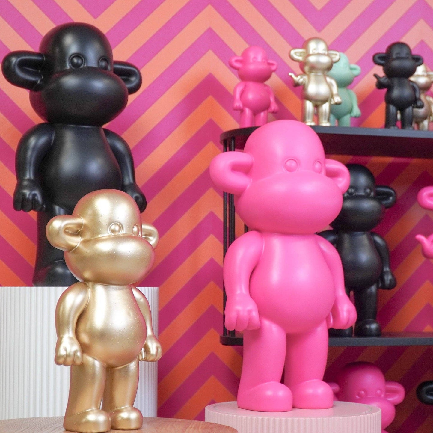 Ornament - Monkey Figurine 'The Legend' - Resin - Pink - 33x21x50cm