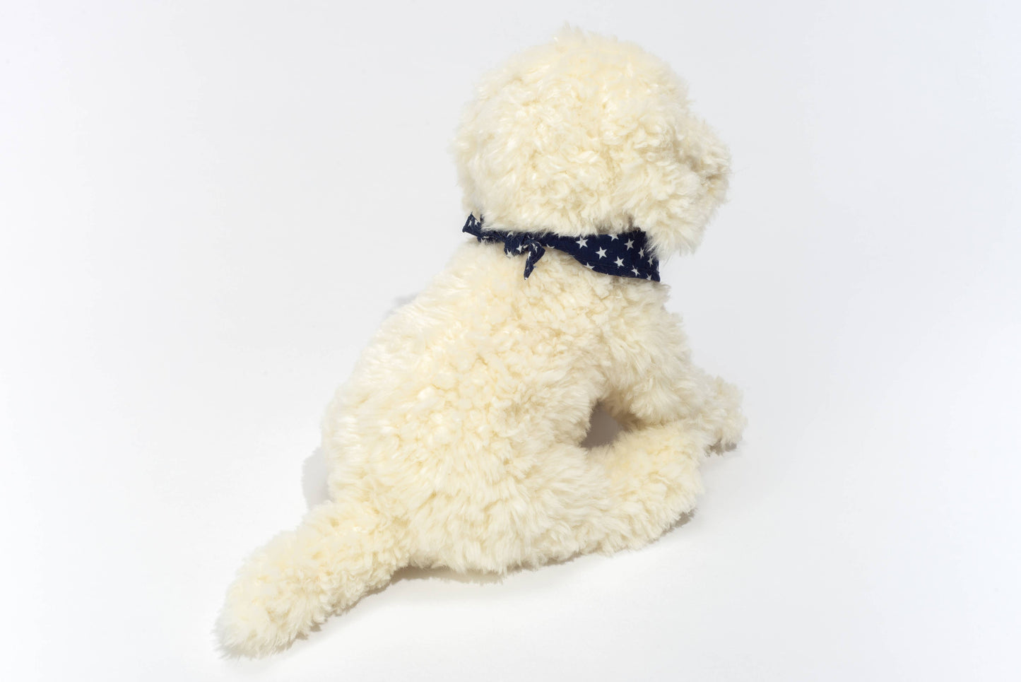 Peluche de labradoodle sentado