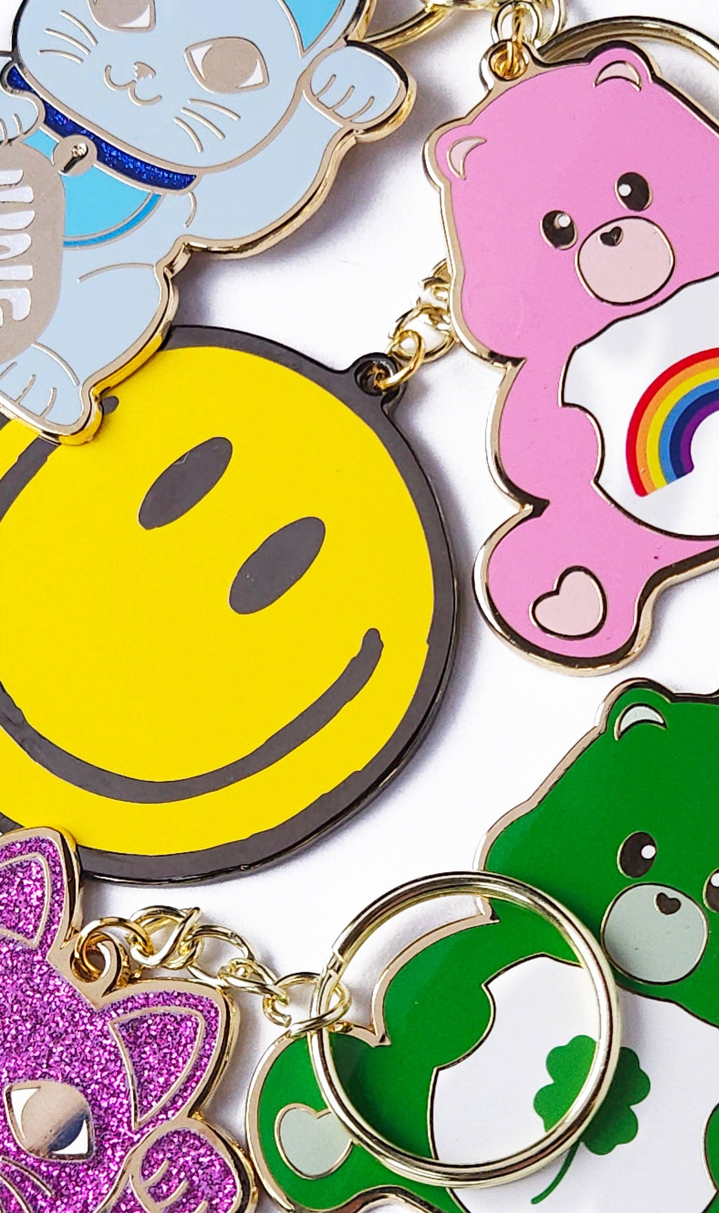 Llavero rosa brillante de gato de la suerte