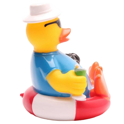 Pato turista en una boya