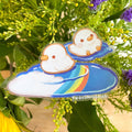 Autocolante Pato Branco "Patinhos em Poças de Arco-Íris"