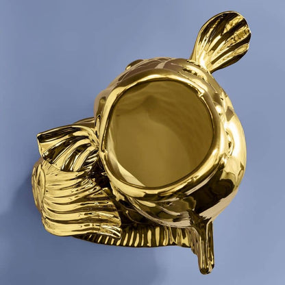 金色の魚の彫刻/花瓶