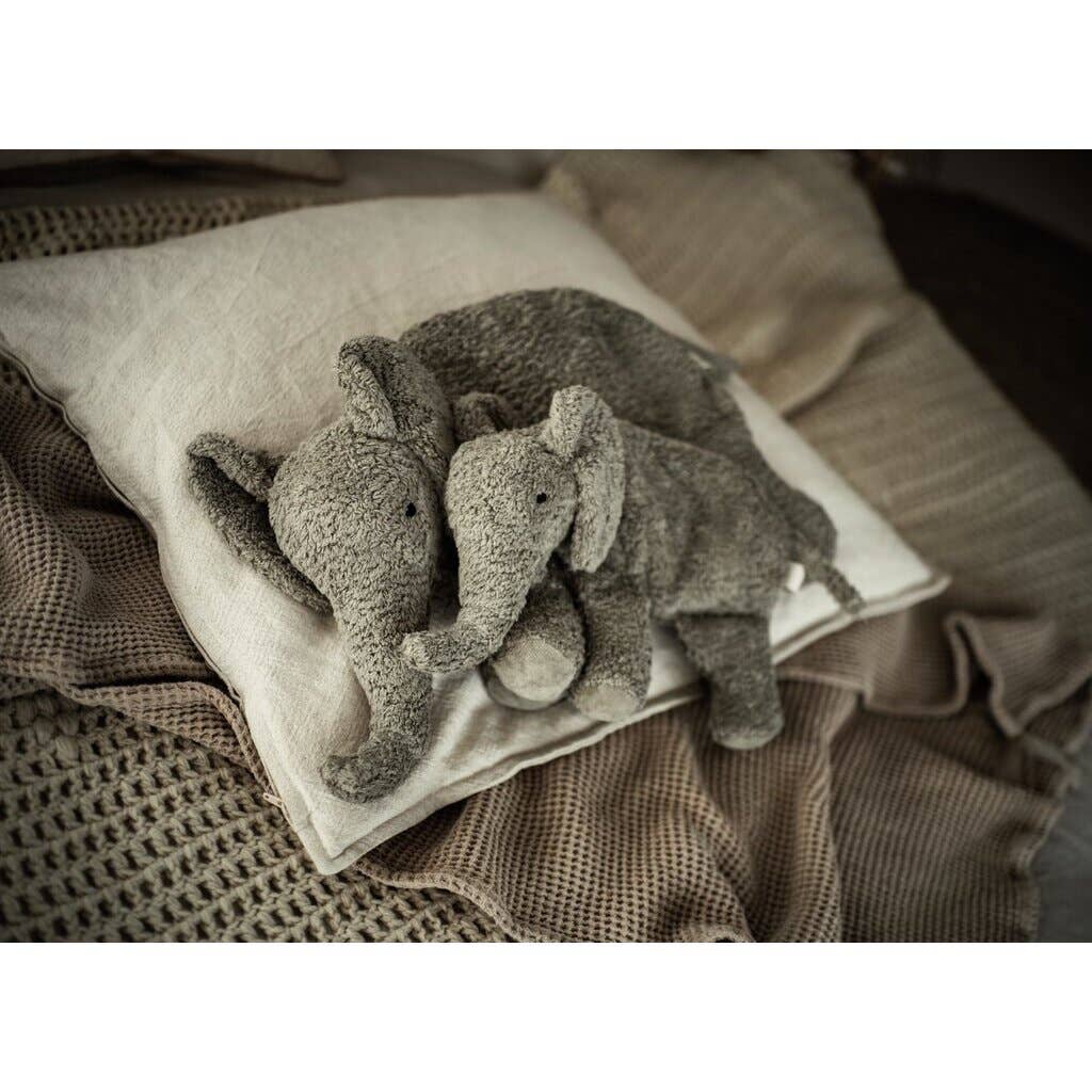 Pequeño elefante de peluche