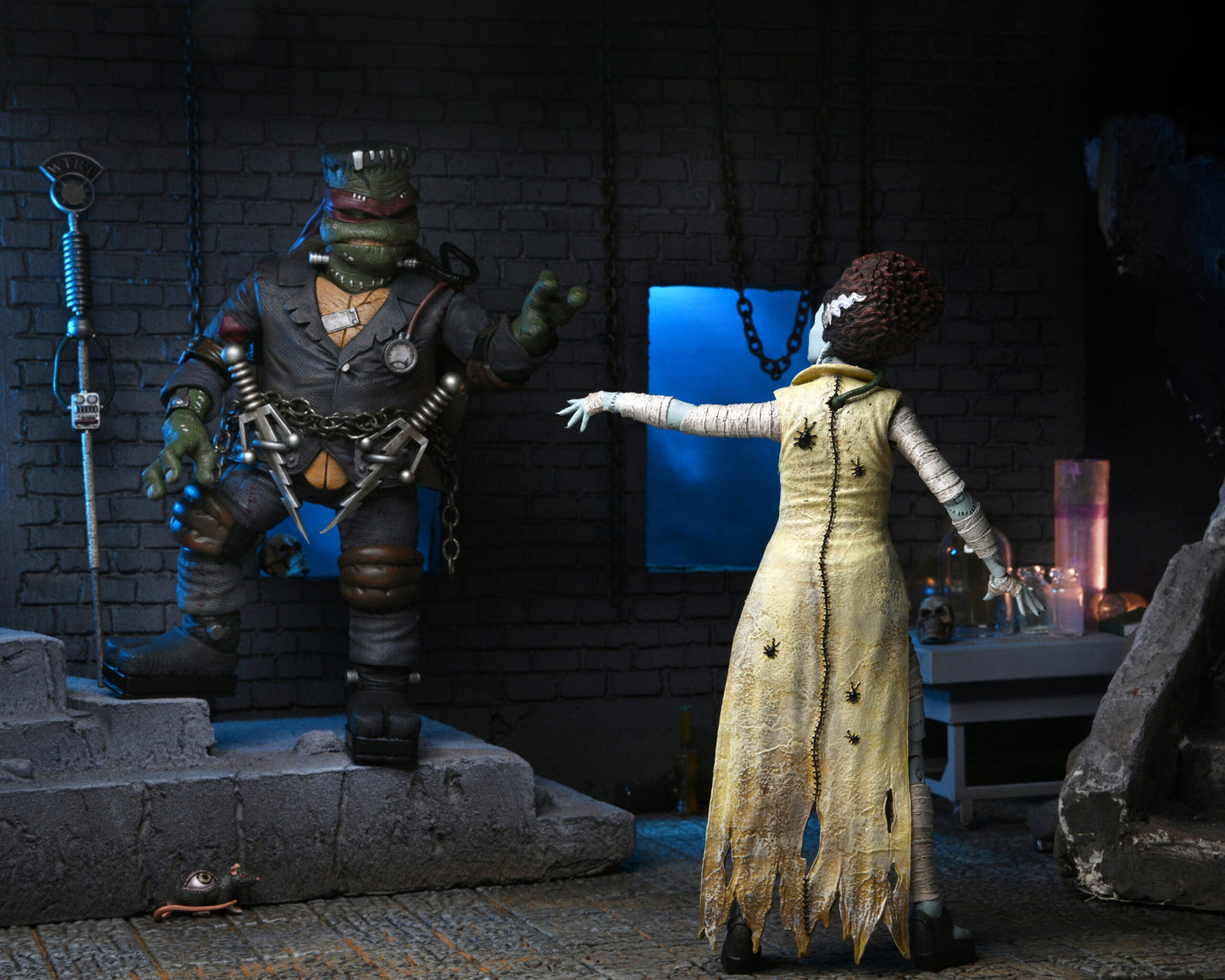 April O'Neil como la novia de Frankenstein - Monstruos universales x Tortugas Ninja adolescentes mutantes 