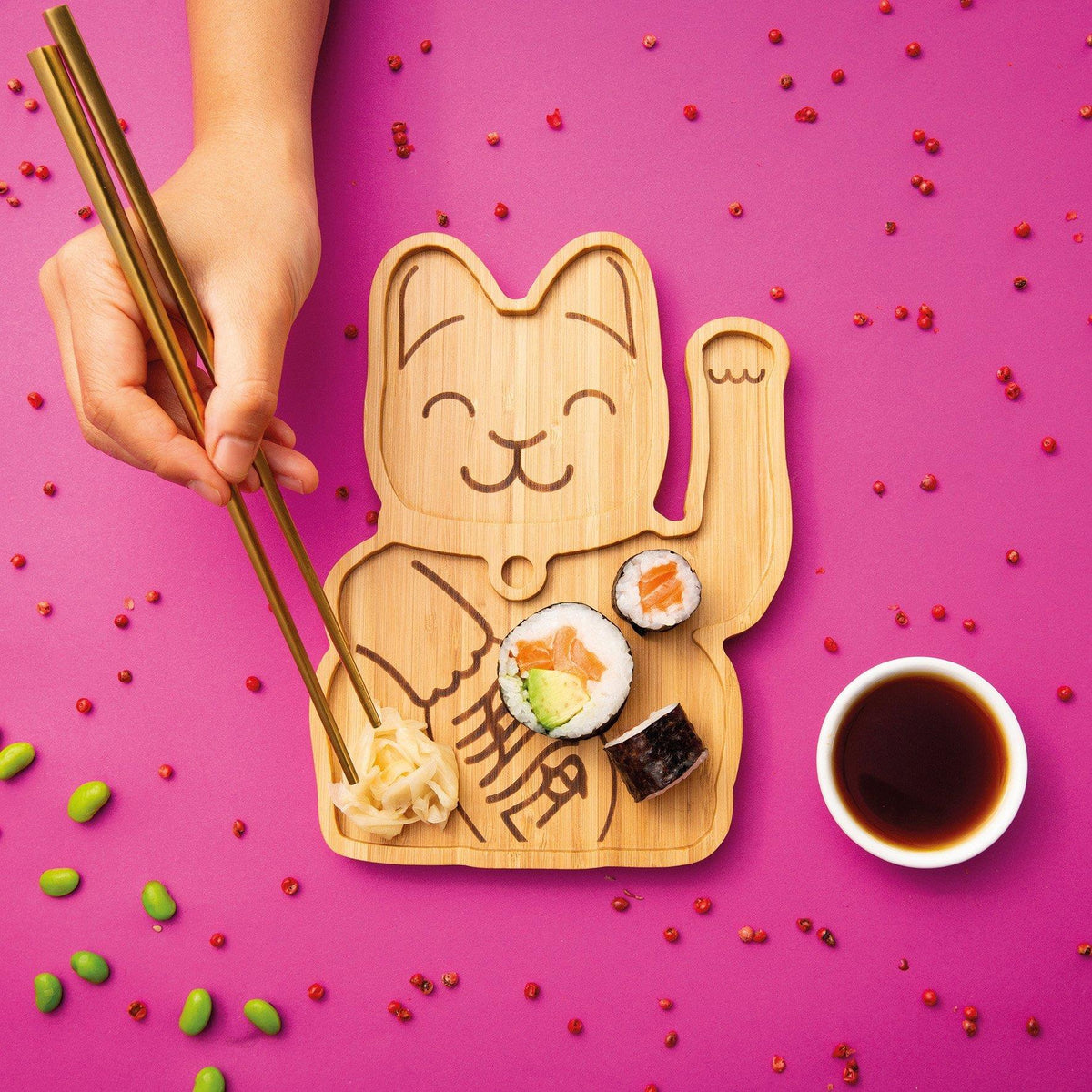 Prato de bambu com gato da sorte