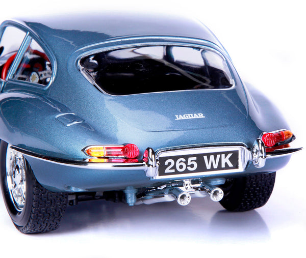 1:18 JAGUAR E COUPÉ (1961)