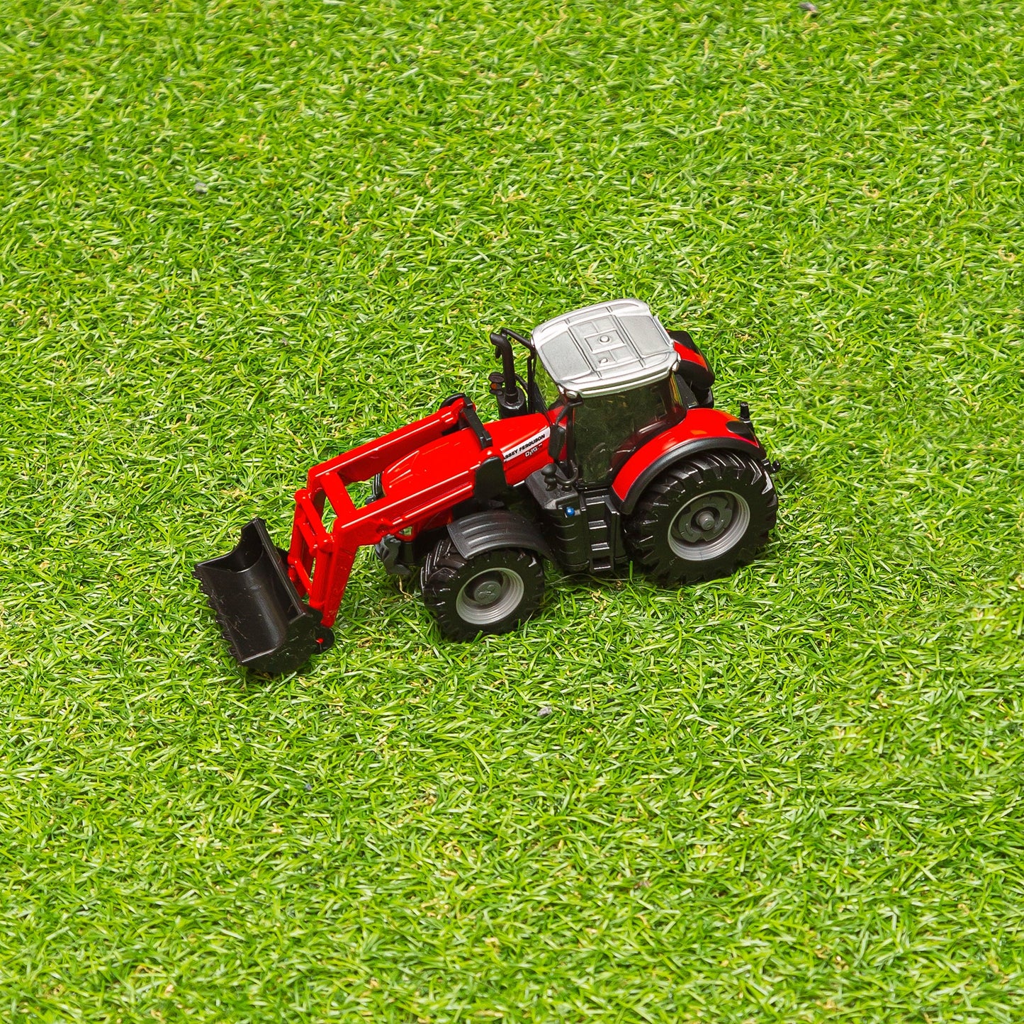 TRACTEUR MASSEY FERGUSSON 8740S DE 10 CM AVEC CHARGEUR FRONTAL