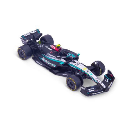 1:43 F1 MERCEDES AMG W15 2024 HAMILTON DANS UN DISTRIBUTEUR DE 12 PIÈCES