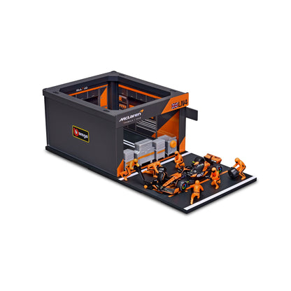 1:43 F1 MCLAREN MCL38 2024 DIORAMA PASSAGE AUX STANDS NORRIS