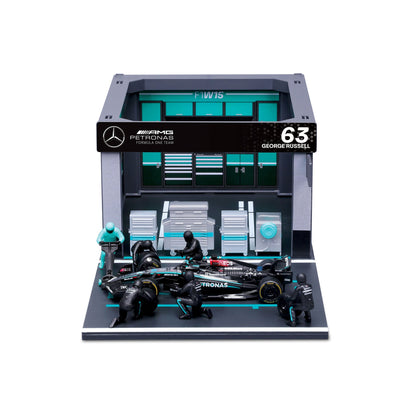 1:43 F1 MERCEDES AMG W15 2024 PIT PASS DIORAMA RUSSELL