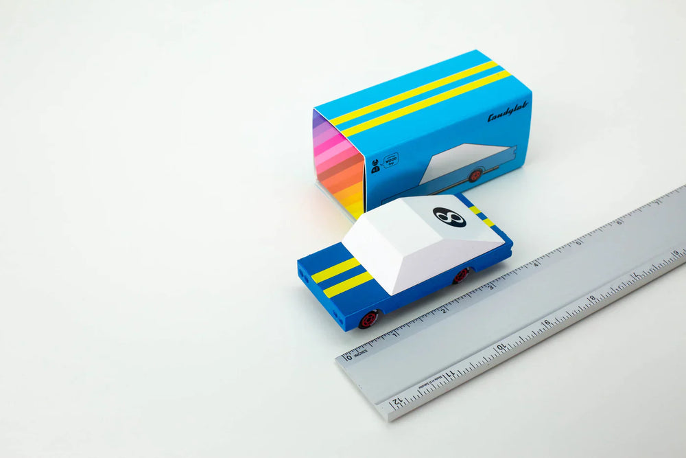 Auto de madera Candycar World: Blue Racer n.° 8