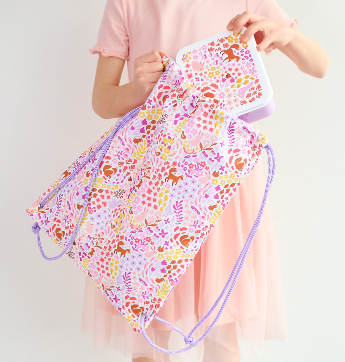 Sac à cordons enfant - Jardin fleuri – vue 3 – A Little Lovely Company