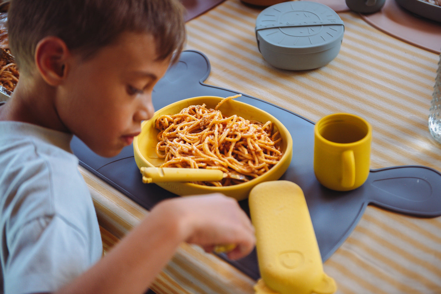 Tableware Set aus Silikon in Sand