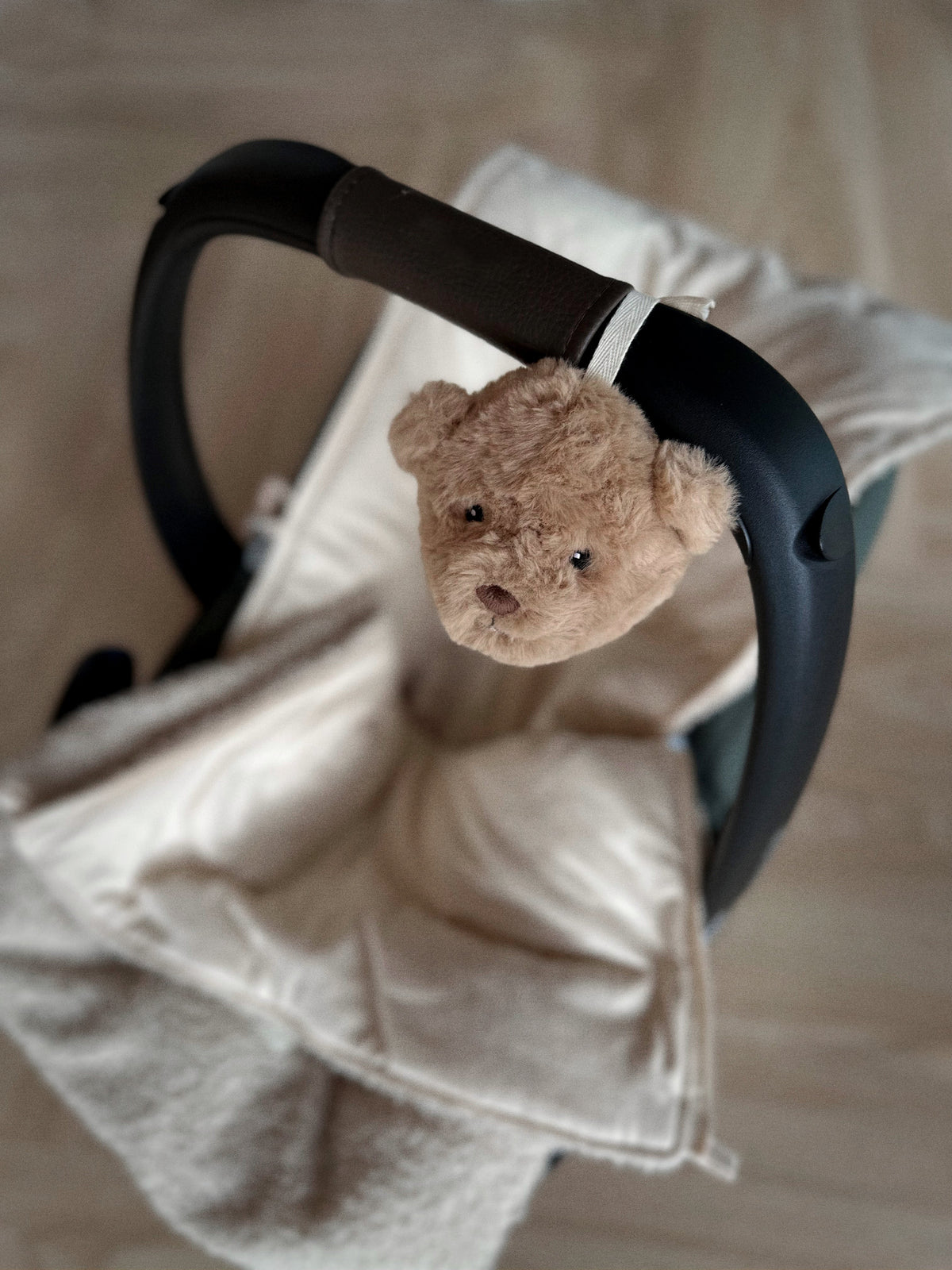 Peluche Bruit Blanc Lou, l'Ours - On the Go