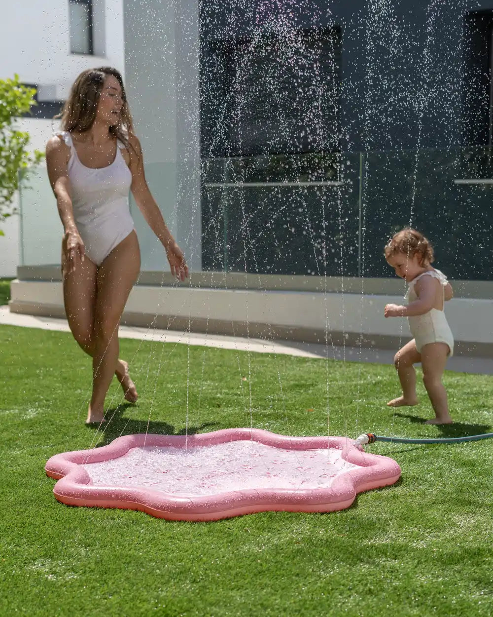 Alfombra de agua con aspersor infantil – DALIA