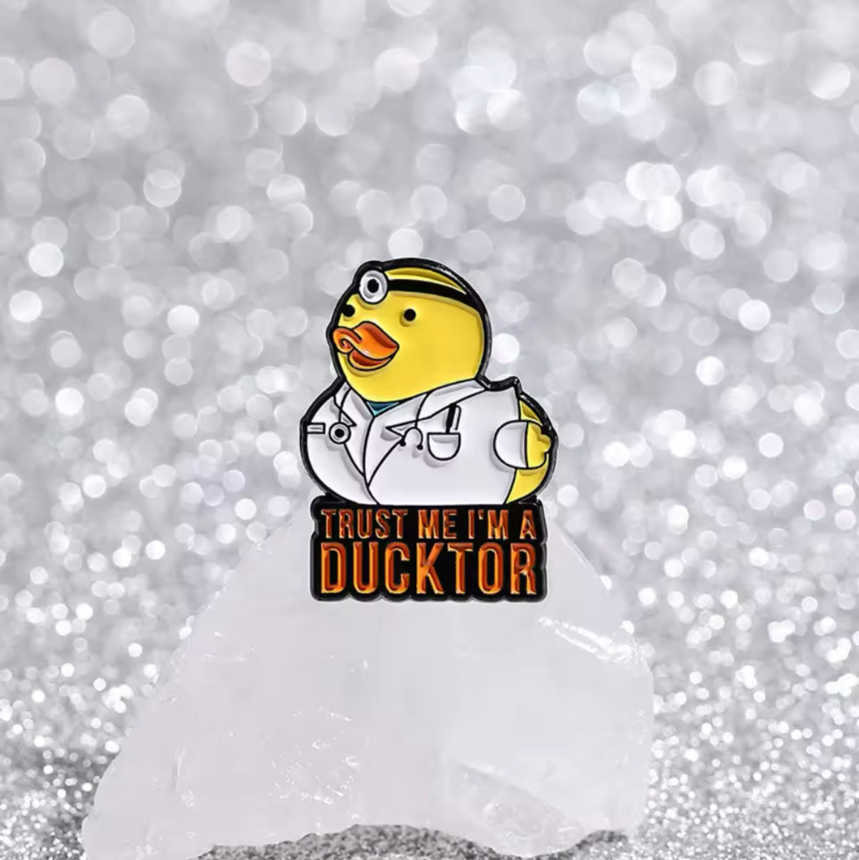 pins canard jaune trust me im ducktor
