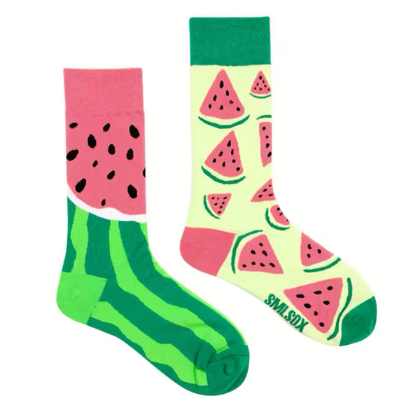 Calcetines desiguales con forma de sandía