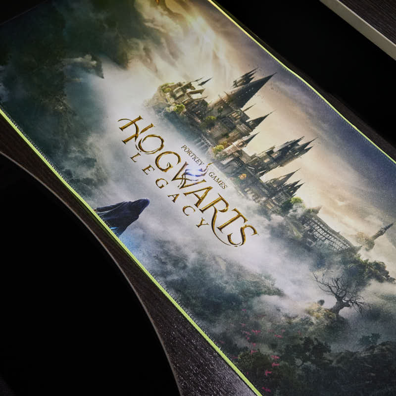 Tapis de Jeu Géant avec Chargeur pour Téléphone - Harry Potter Hogwarts Legacy