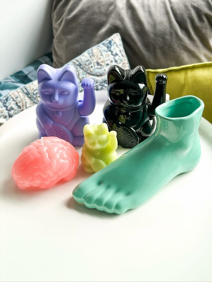 Gato de la suerte de color lila