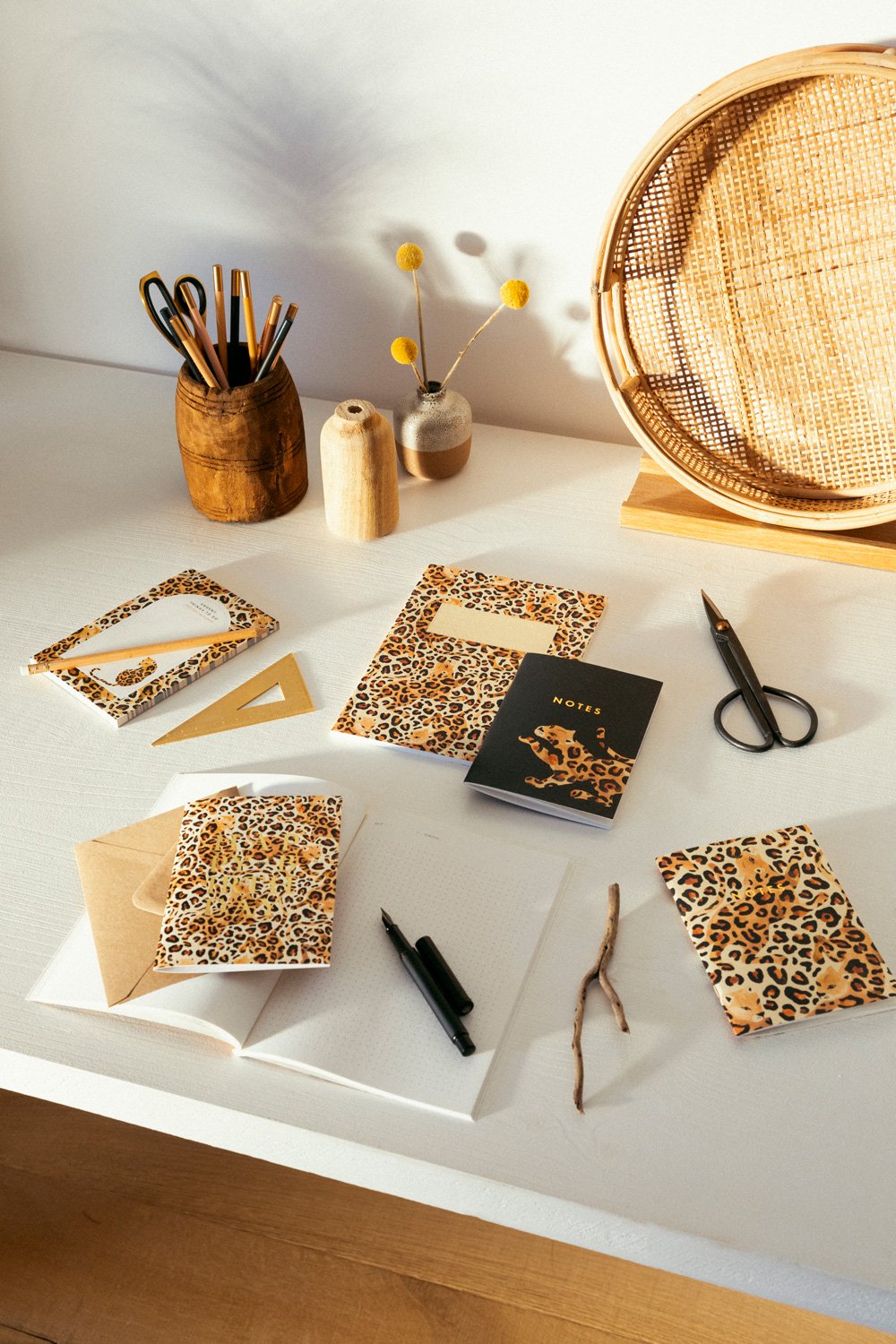 Leopard - Carte de Voeux - Feuille Dorée