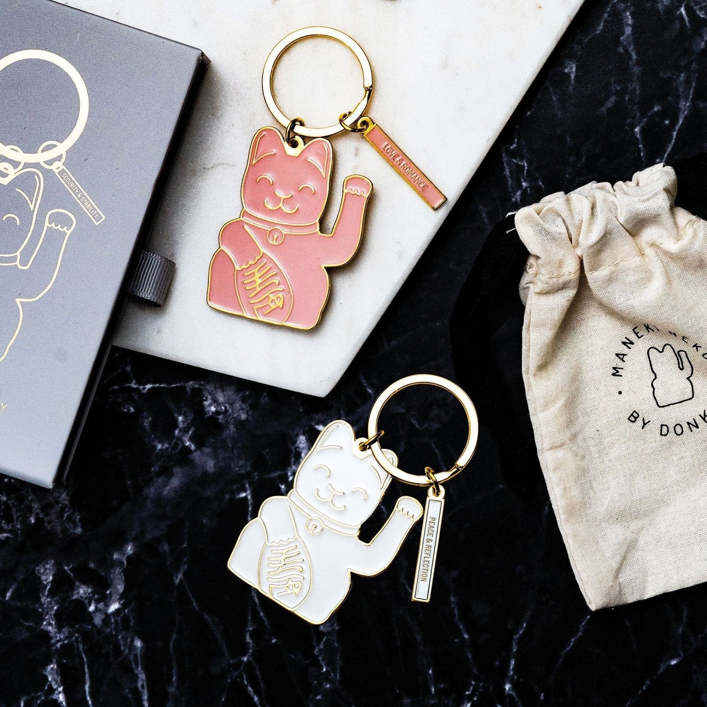 porte cles chat chanceux rose donkey