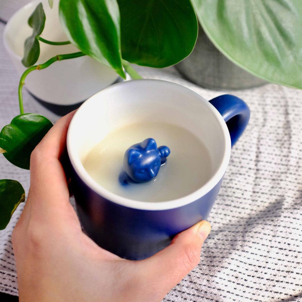 Caneca Lucky Cat Maneki Neko Azul Escuro – 150 ml