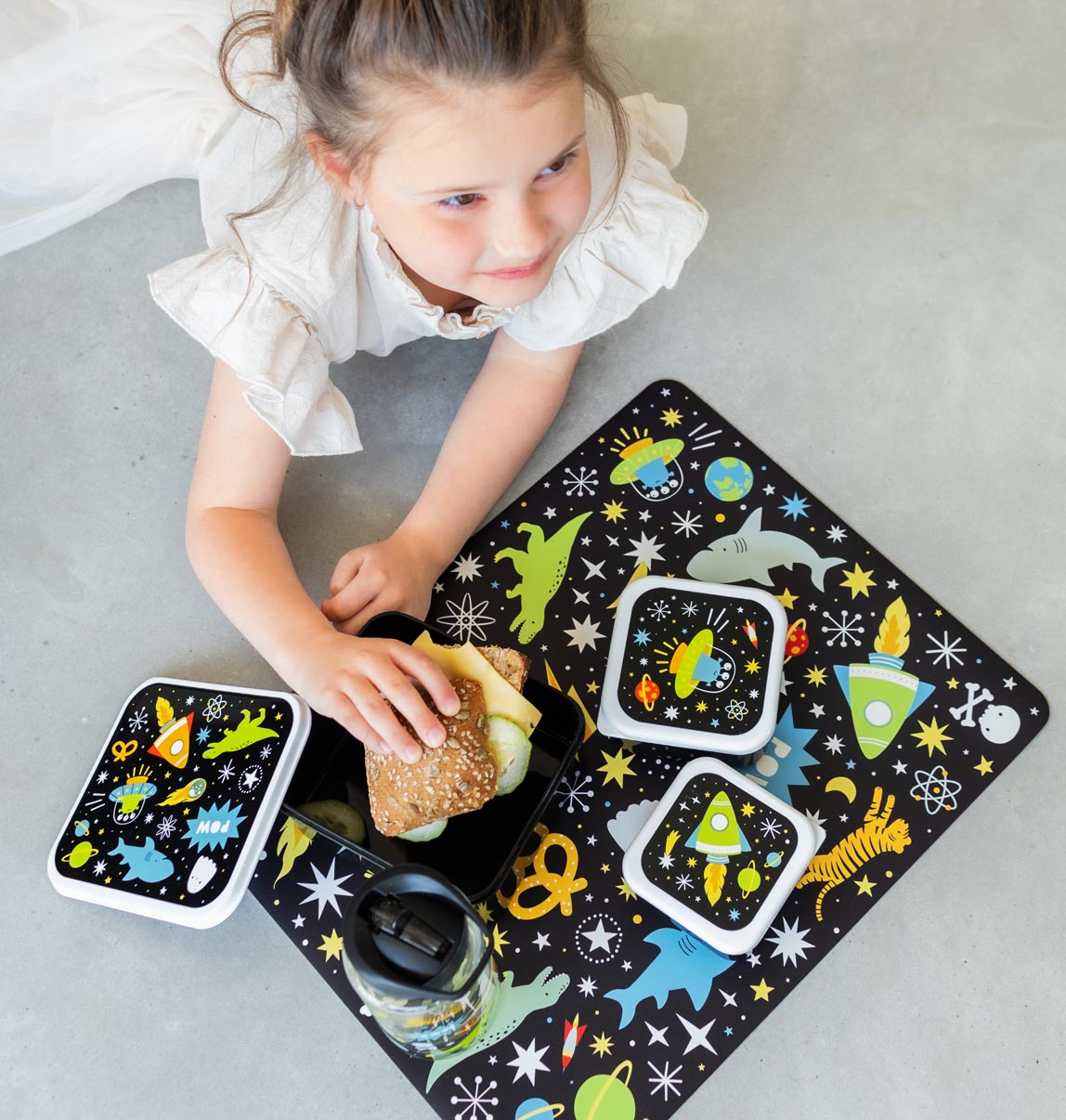 Set de table enfant - Galaxie – vue 3 – A Little Lovely Company