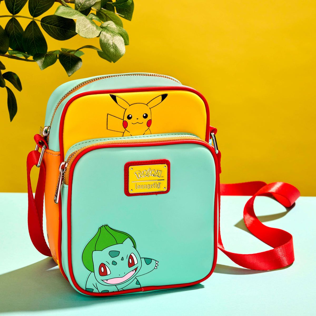 Loungefly Pokémon Color Block Starters Crossbody Bag - mise en scène
