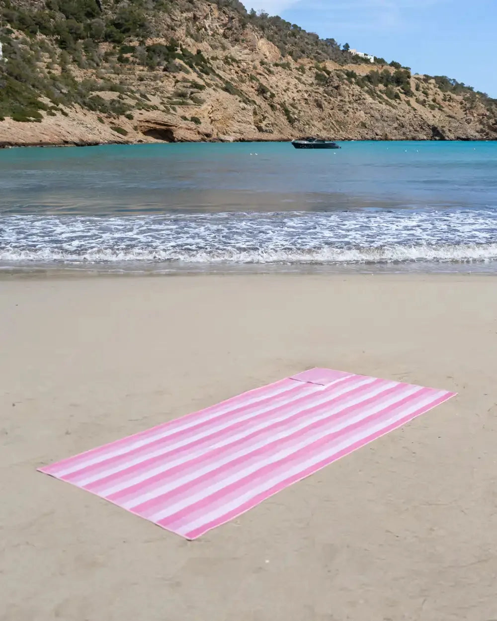 Microfiber beach towel with magnets – AURA