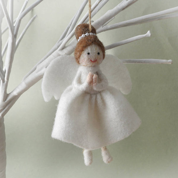Decoración colgante: Ángel de fieltro con cabello castaño