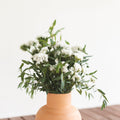 Composition de fleurs blanches