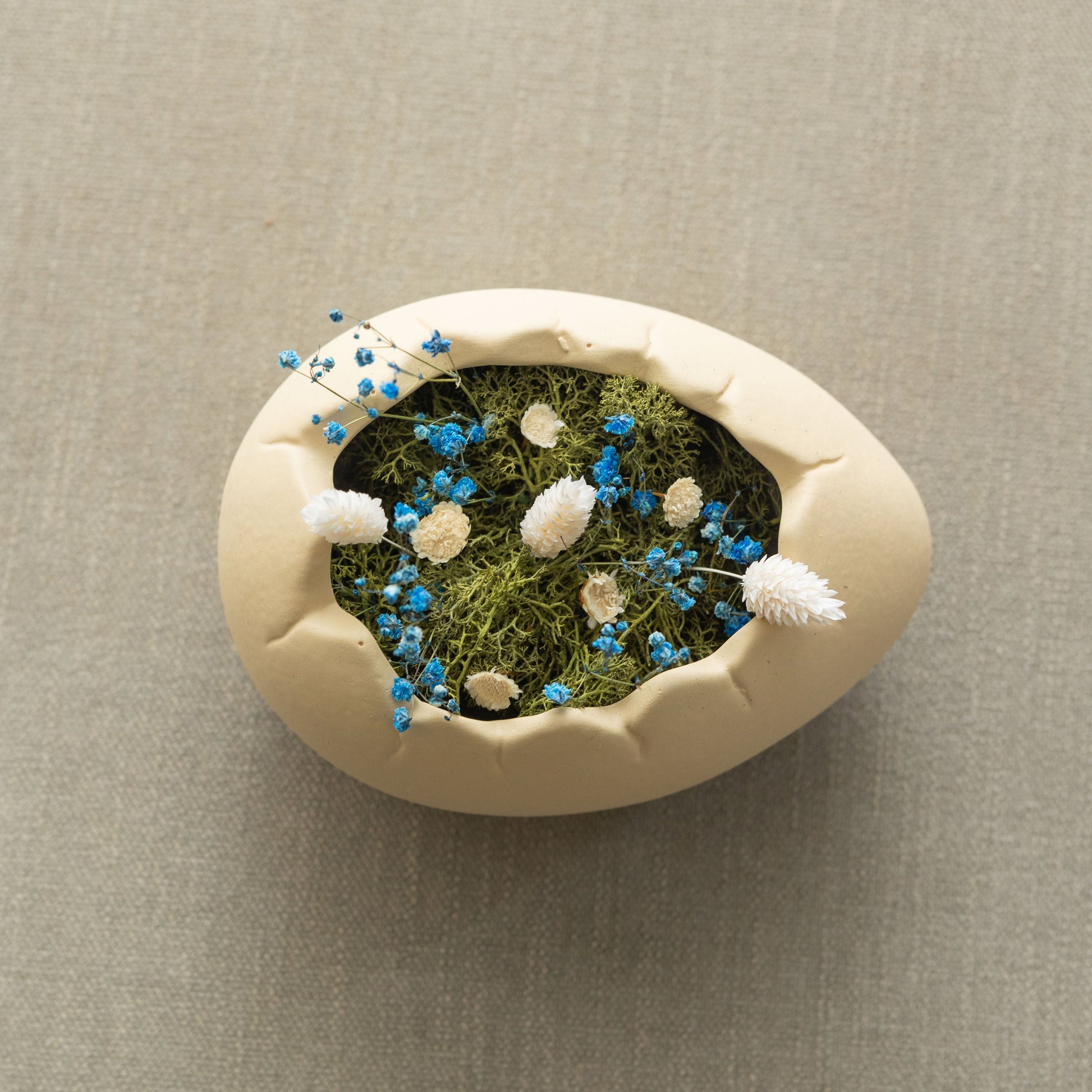 Œuf de Pâques ouvert en céramique – Oito.Atelier – vue 2