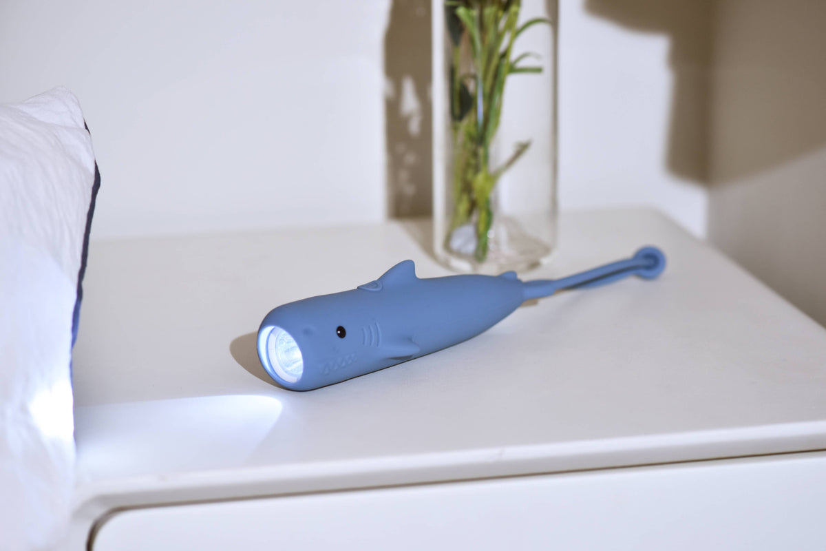 サメ型懐中電灯