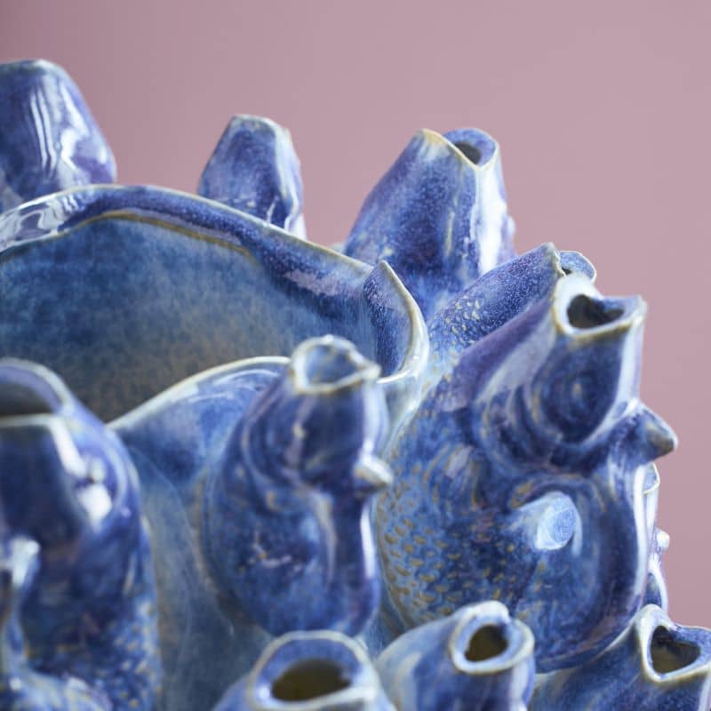 Vaso em forma de cardume de peixes, cerâmica azul, 24 x 24 x 32 cm