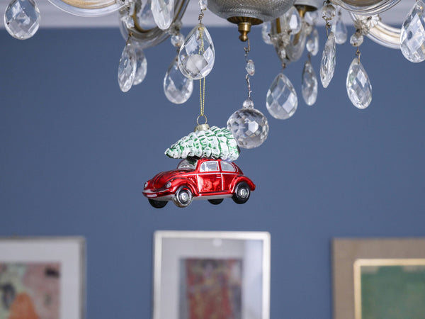 Decoração de Natal com Carocha vermelho e árvore de Natal