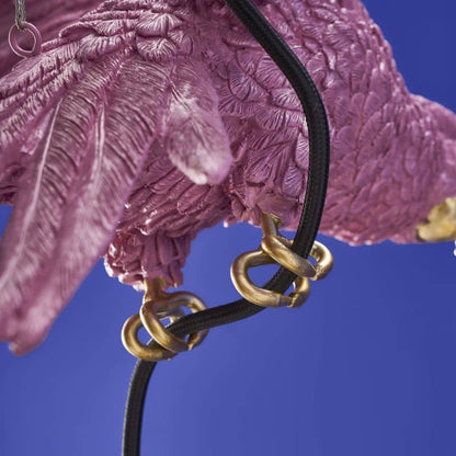 Candeeiro de teto em formato de papagaio cor-de-rosa