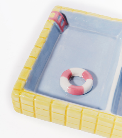 puesto de joyería junto a la piscina