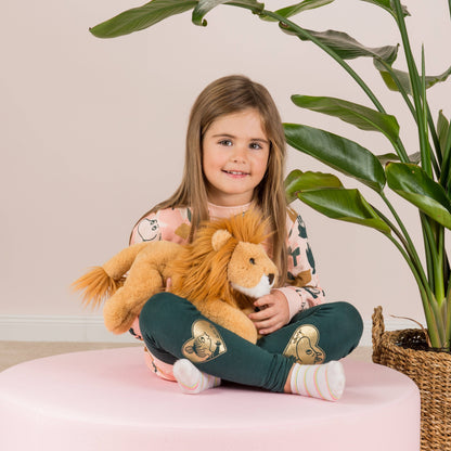 León reclinado de peluche