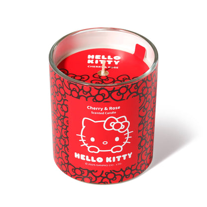 Vela roja con estampado original de Hello Kitty y aroma a cereza y rosa