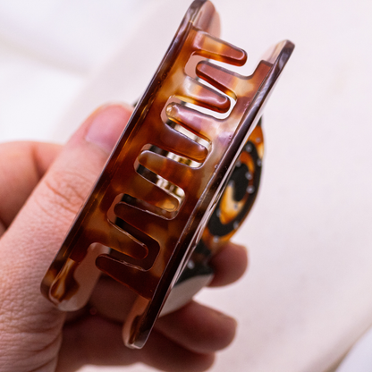 Pinza para el pelo sueca con forma de rollo de canela