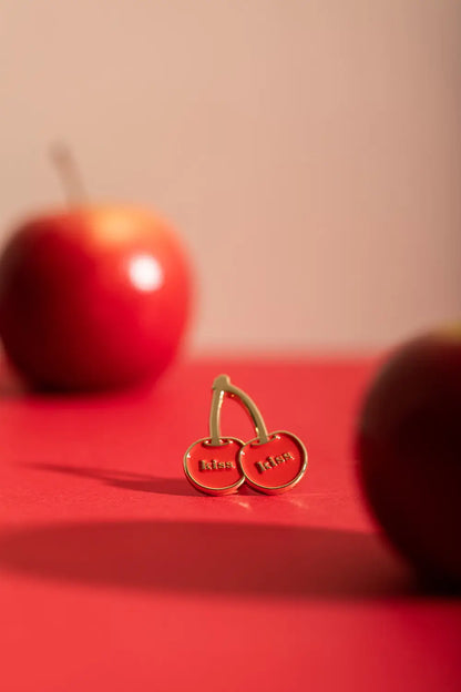 Kiss Kiss - Pins