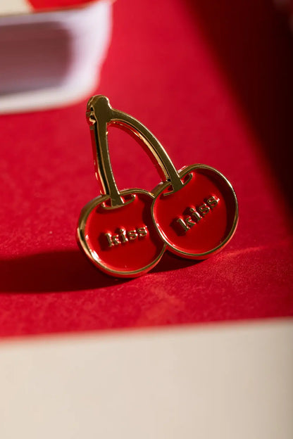 Kiss Kiss - Pins