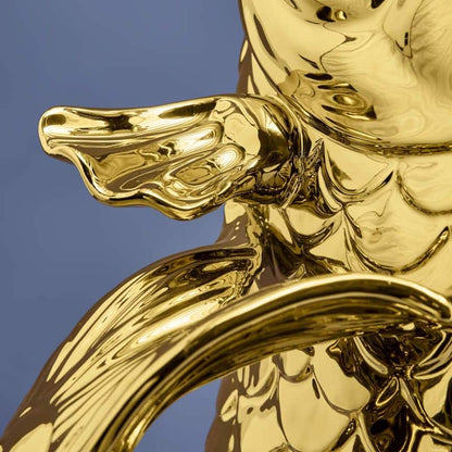 金色の魚の彫刻/花瓶