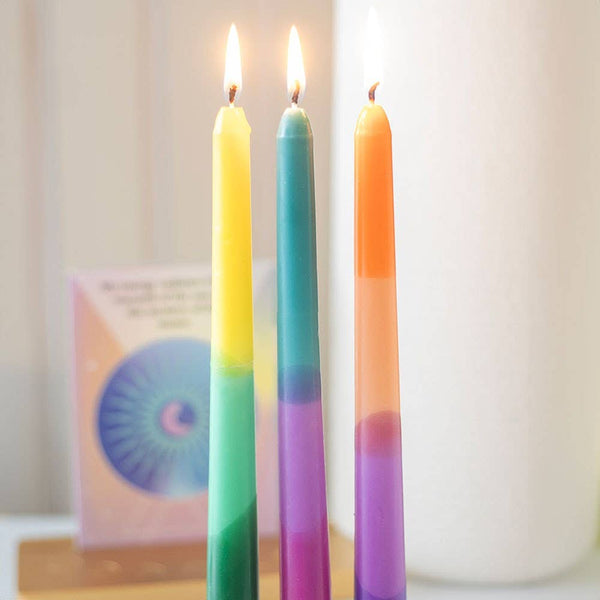 Set di 3 candele affusolate immerse nell'energia dell'aura