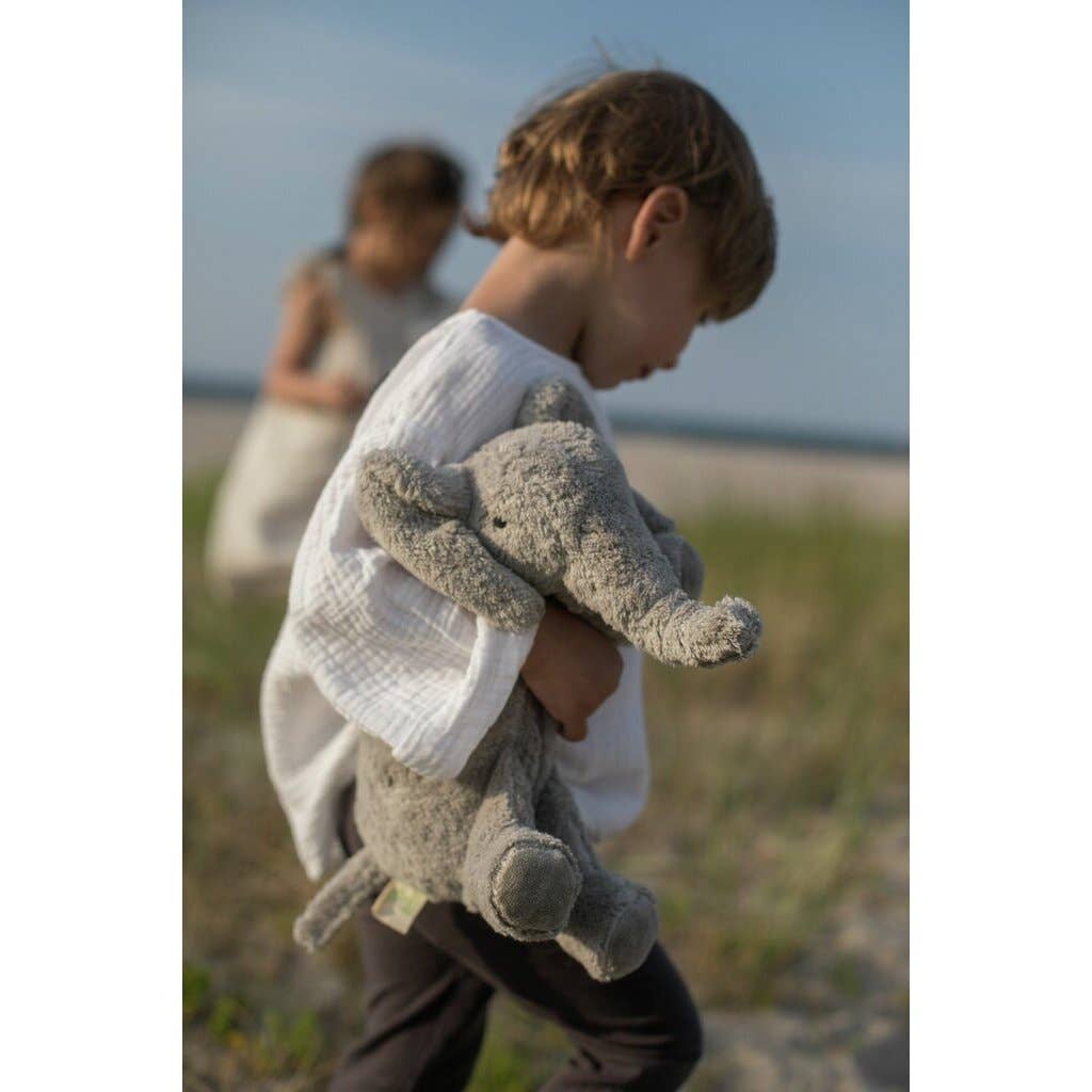 Pequeño elefante de peluche