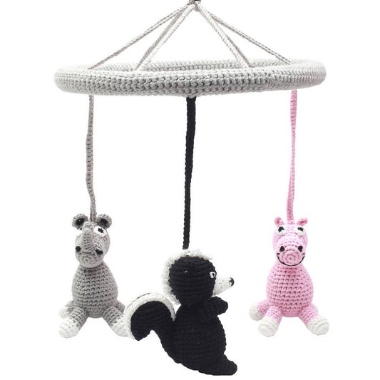 Mobiel met kameel, stinkdier en neushoorn