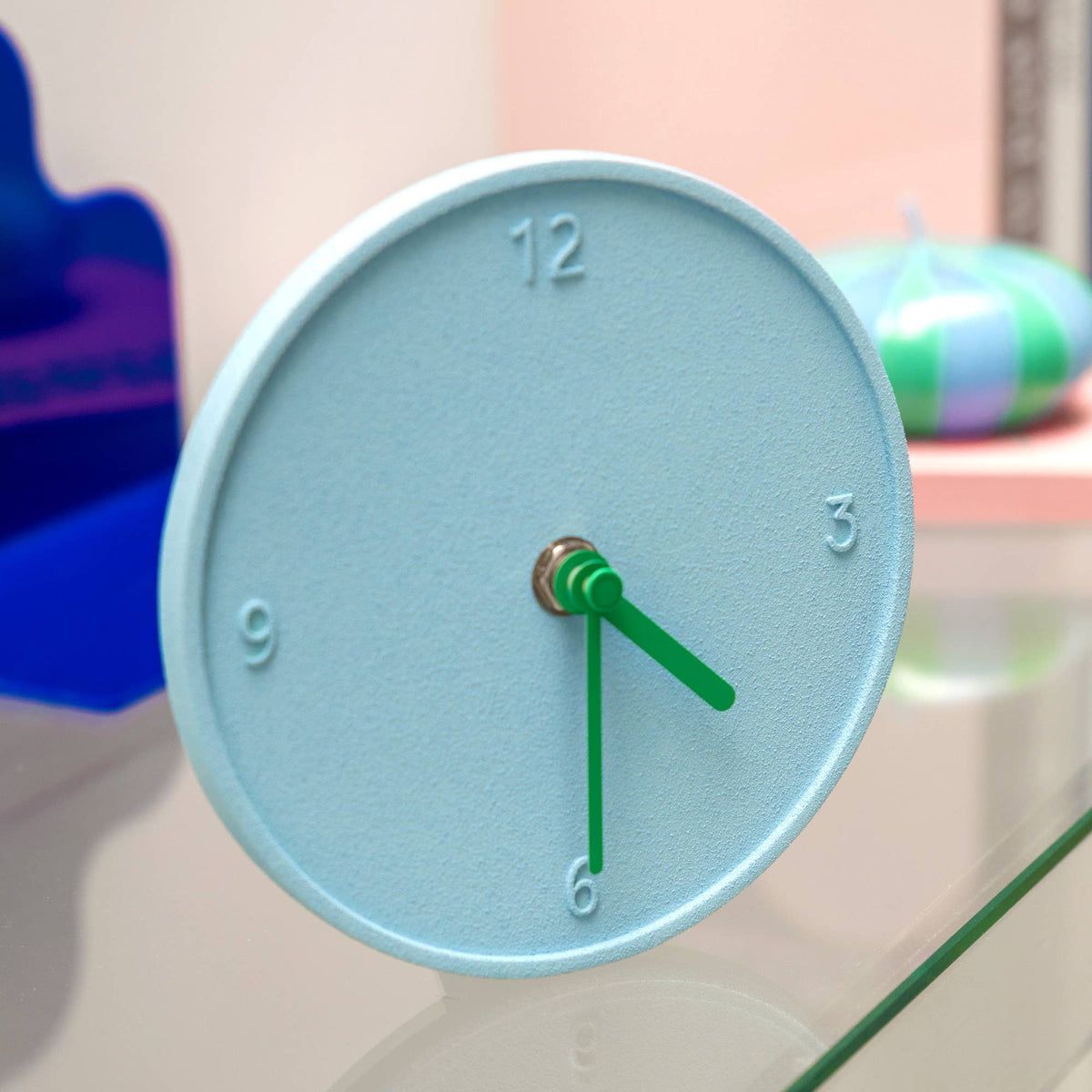 Orologio rotondo grezzo azzurro