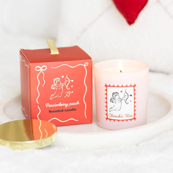 Candela di San Valentino con bacio di cherubino alla pesca e alla bacca della passione