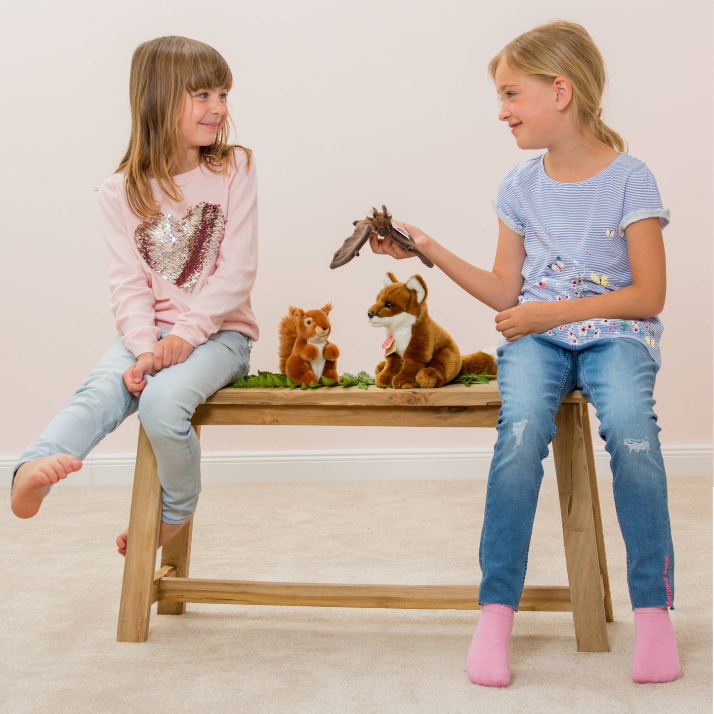 Peluche de zorro rojo sentado